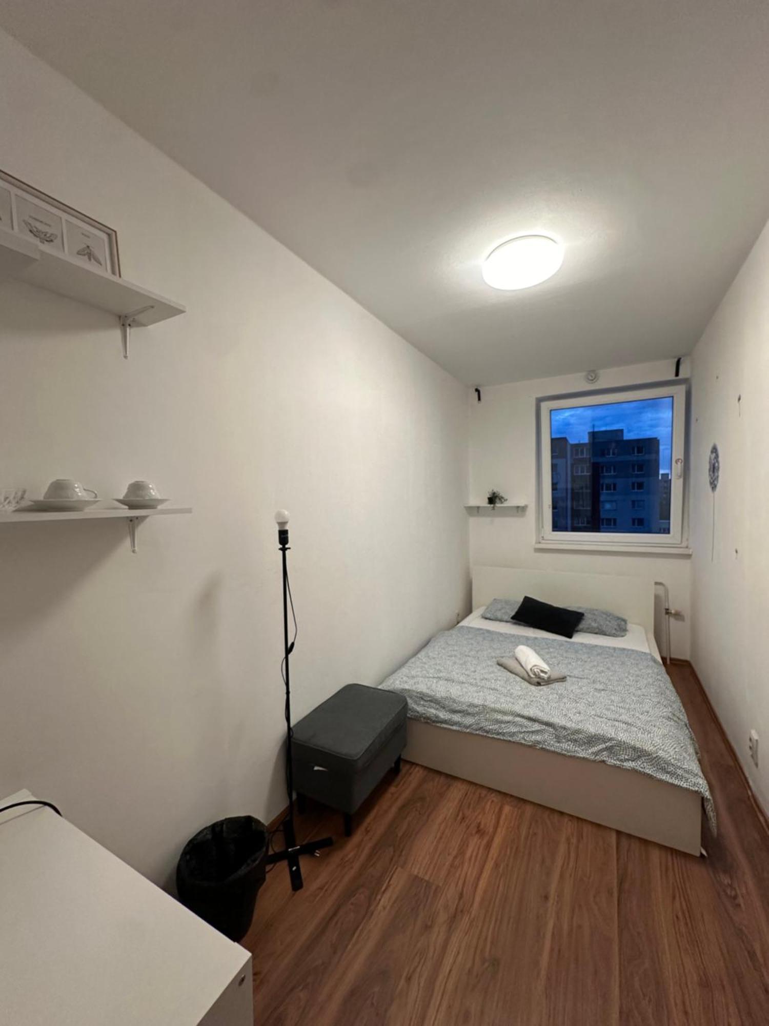 Room 1 Km From Center Bratislava Exteriör bild